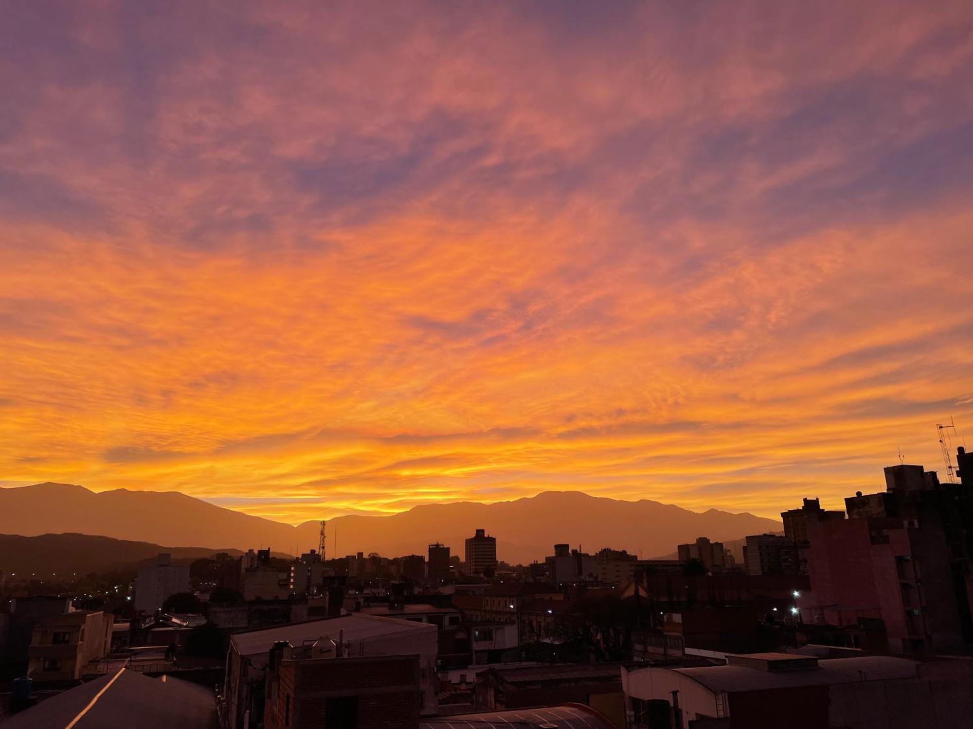 Apartamento Departamento céntrico con estacionamiento gratis San Salvador de Jujuy Exterior foto